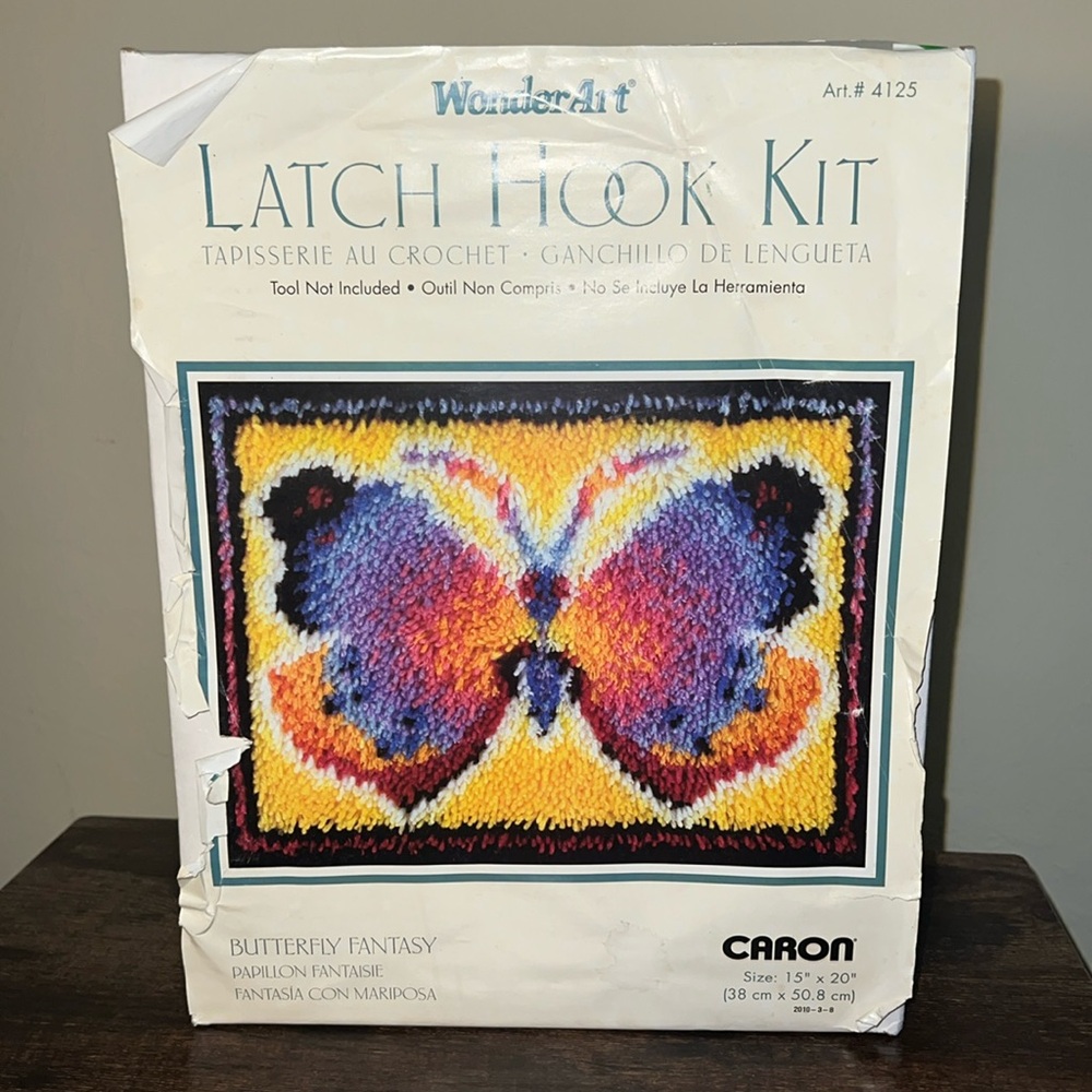 Caron WonderArt Butterfly Fantasy Latch Hook Kit 15" x 20" 4125